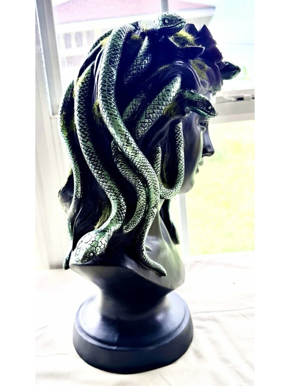 Stunning New Medusa Bust With Metallic Green Snake Hair Halloween 2025